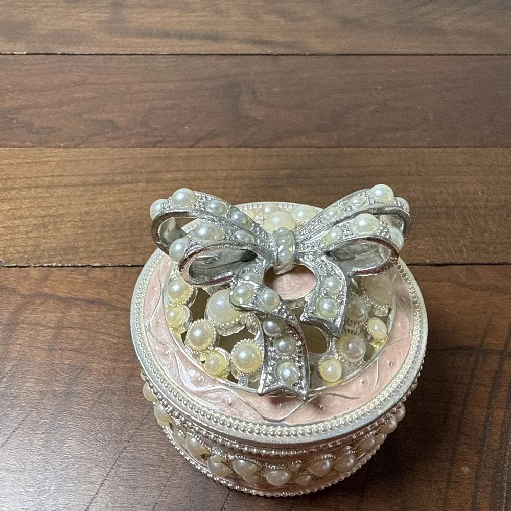 Vintage Pearl and Bow - Silver Pink Hinged Trinket Box - Magnetic Closure